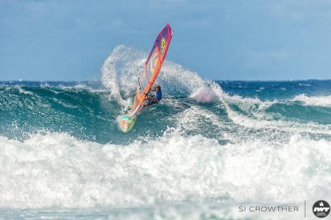 Federico Morisio, making it throughout o the next round of the Pro contest, with a great performance in his heat – Aloha Classic ©  Si Crowther / IWT